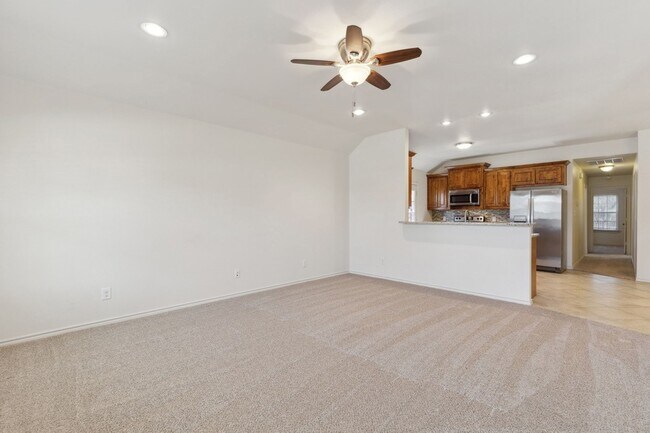 Building Photo - 233 Firefly Dr