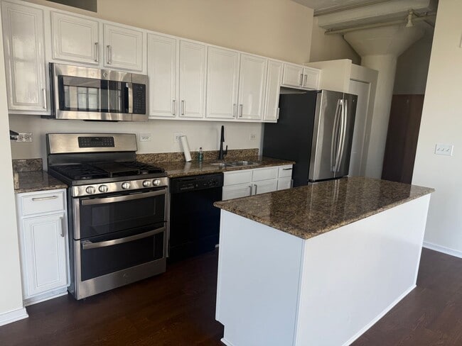 Building Photo - Modern Loft Living in University Village w...