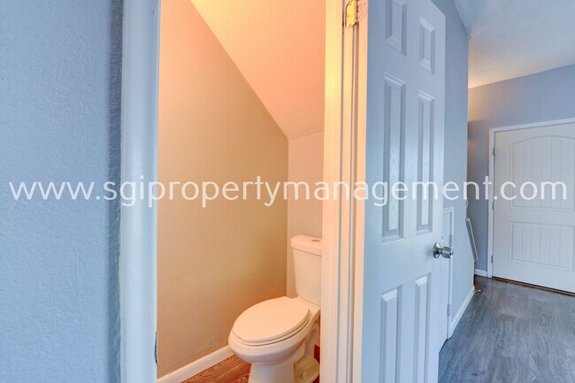 Building Photo - 18604 N 33rd Dr