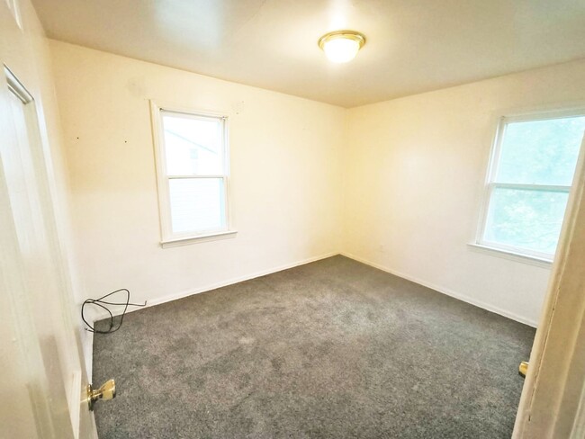 Building Photo - Convenient Showings — No Appointment Needed!