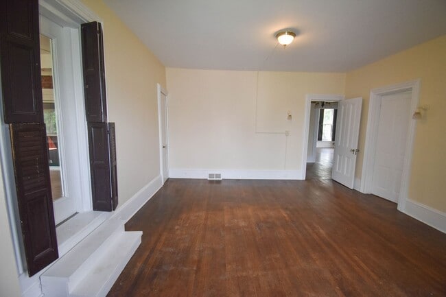 Building Photo - MT440