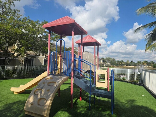 Building Photo - 2612 SW 81st Terrace