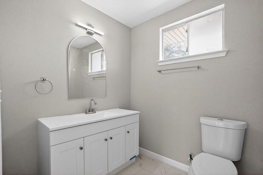 Building Photo - 5103 Devon Green Dr