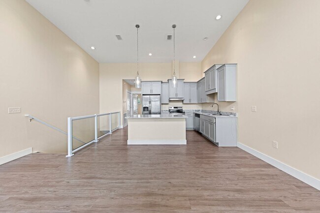 Building Photo - Luxury 3 Bedroom Townhouse on Okaloosa Island!