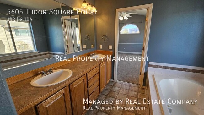 Building Photo - 5605 Tudor Square Ct