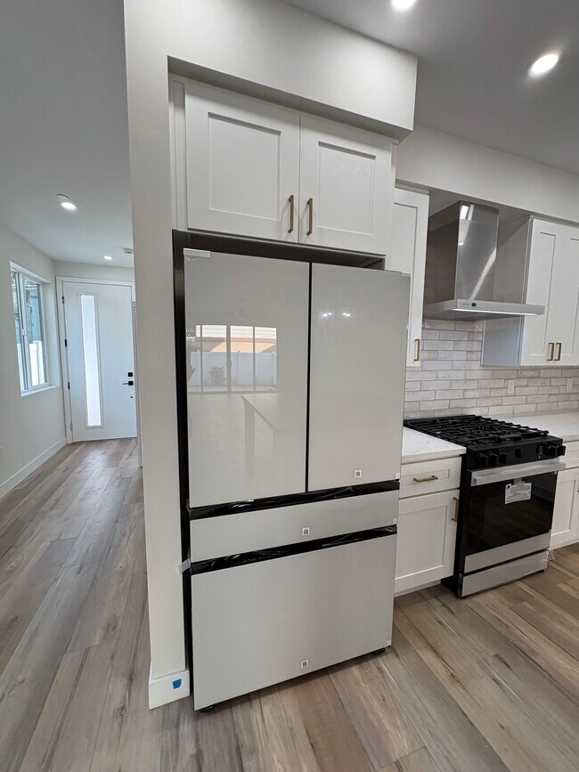 Building Photo - 260 Donax Ave