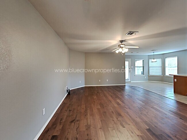 Building Photo - 9804 Southgate Dr