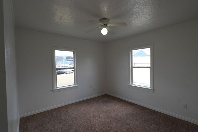 Building Photo - 917 ALAMEDA WU