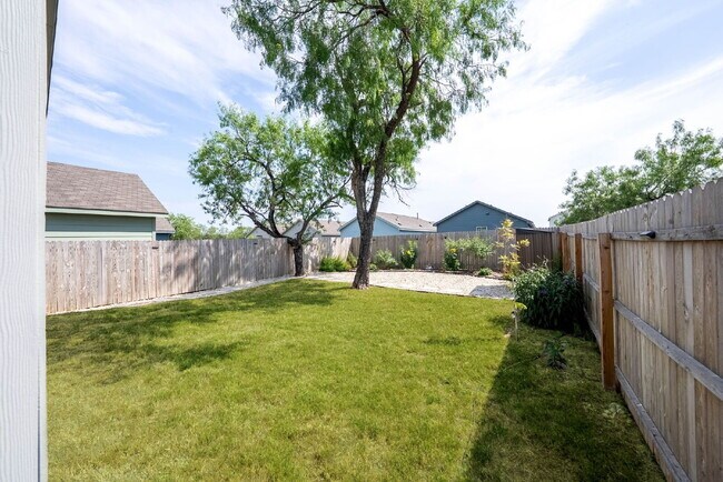 Building Photo - 3 Bedroom Single-Story Home for Rent with ...