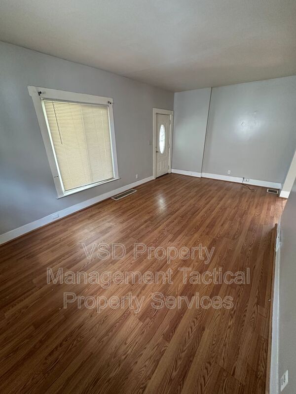 Building Photo - 4413 Woburn Ave