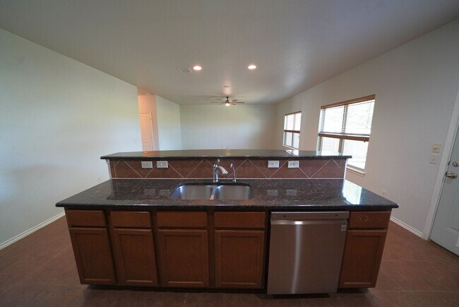 Building Photo - Great 4 Bedroom Home Now Available in Cibo...