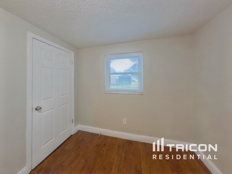 Building Photo - 1017 Jadewood Ave