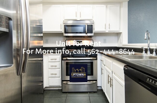 Building Photo - Townhome - 2 Bedrooms-2.5 Baths - Commerce