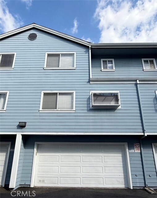 Building Photo - 13018 Sycamore Village Dr