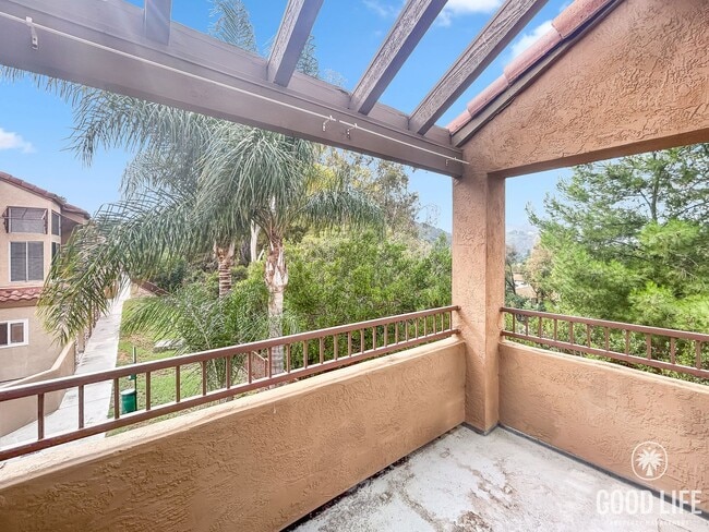 Building Photo - Beautiful 2BD/ 2BA W/ Reserved Parking in ...