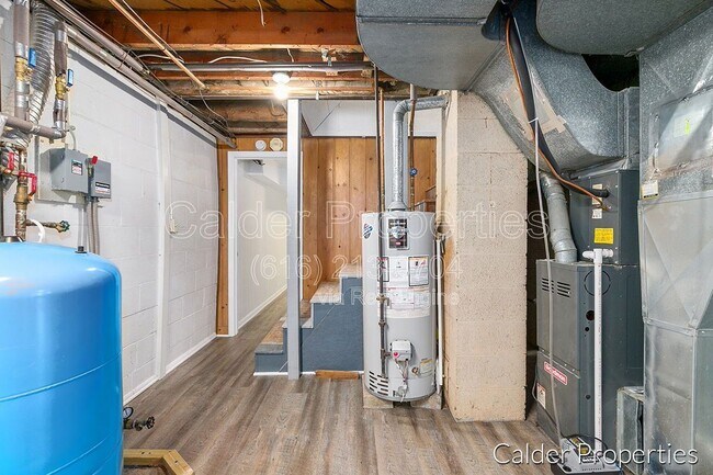 Building Photo - 6679 Egan Ave SE
