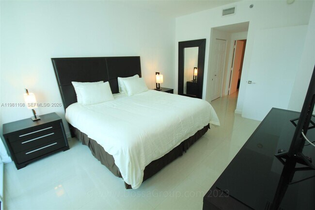 Building Photo - 950 Brickell Bay Dr