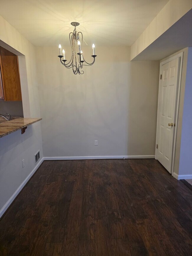 Building Photo - Twin Home in Saddlebrook