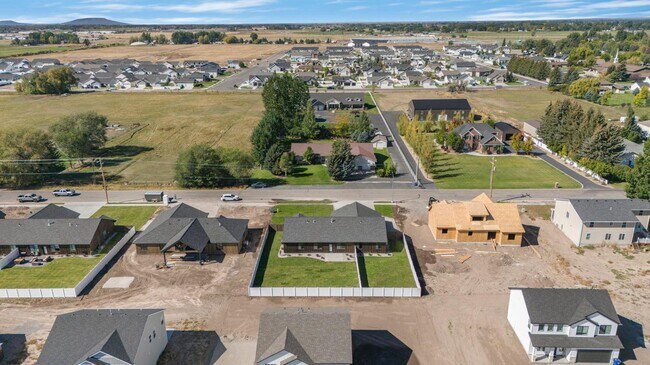 Building Photo - K551LI