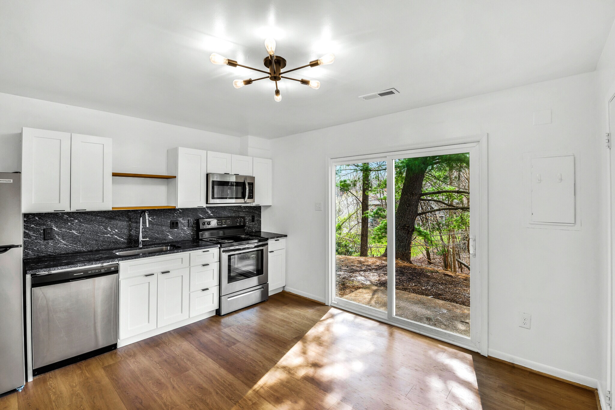 Building Photo - 2702 Gatewood Cir