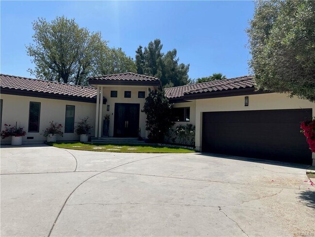 Building Photo - 16772 Knollwood Dr