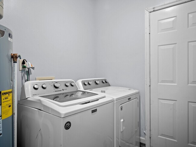 Building Photo - 1020 Furia Dr