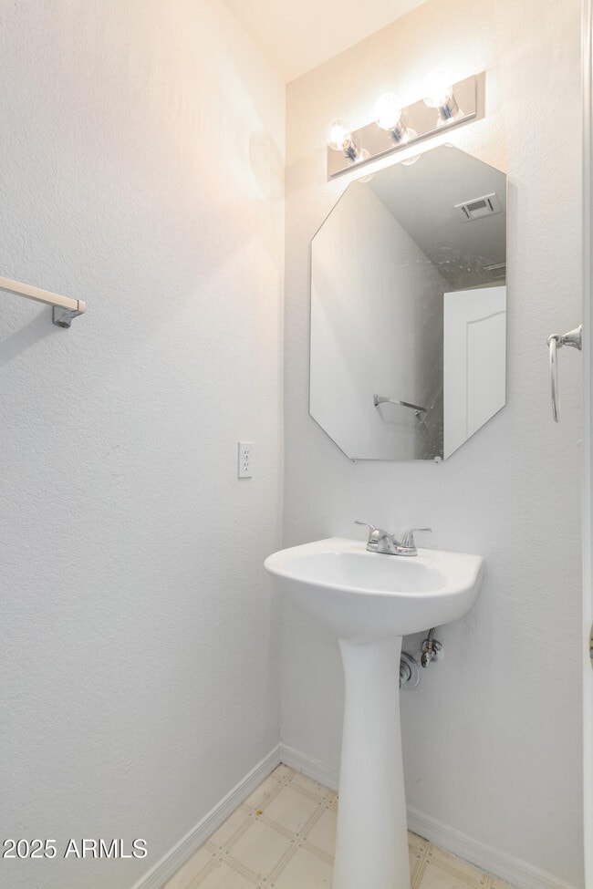 Building Photo - 100 N Bradley Dr