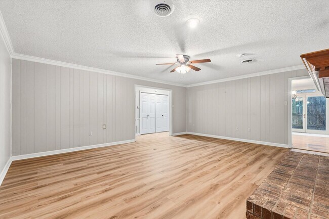 Building Photo - 4-BED, 2-BATH ALL-BRICK HOME NEAR JONESBORO COUNTRY CLUB!