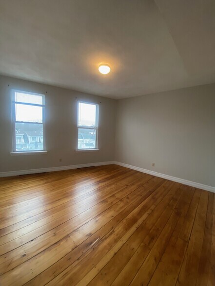 Building Photo - 10 Belmont St