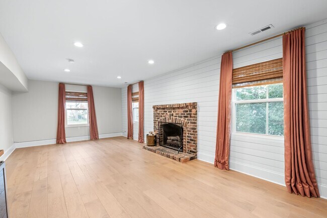 Building Photo - 3800 Terrebonne Ct