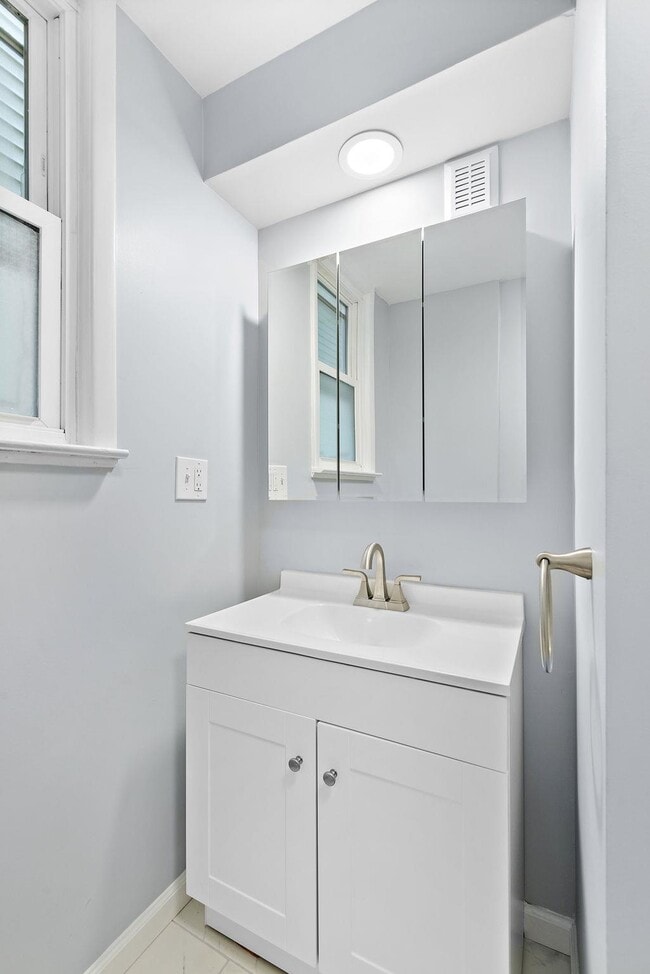 Building Photo - 736 2nd St