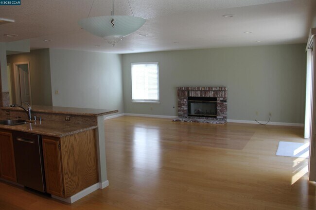Building Photo - 338 Newcastle Ln