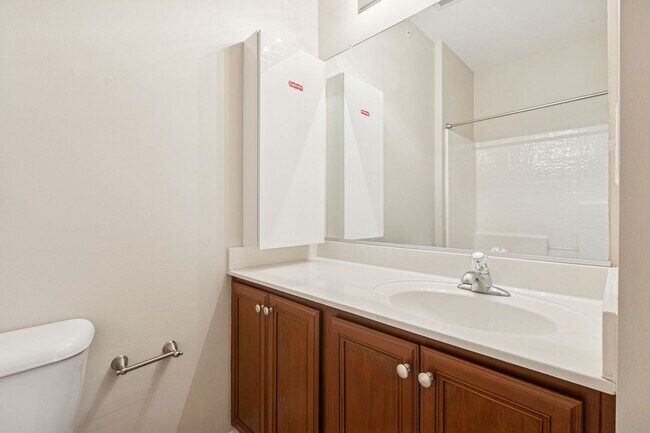 Building Photo - Riverside  Condo-RARE-Ready Now