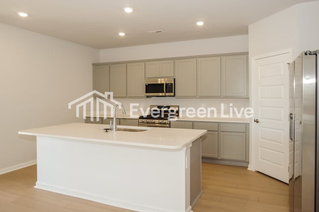 Building Photo - 158 Fenwick Pl