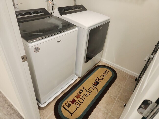 Building Photo - 529 Wolverine Dr