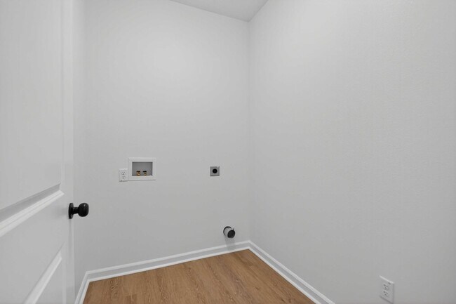 Building Photo - 2015-2017 Scotty Ct