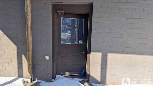 Building Photo - 44 E Main St