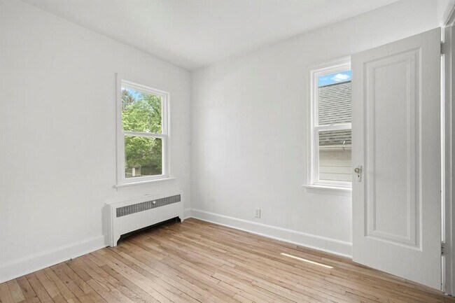 Building Photo - 106 Grand Blvd