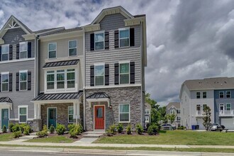 Building Photo - 2 bedroom townhome in Portsmouth