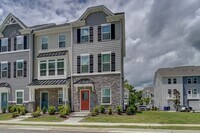 Building Photo - 2 bedroom townhome in Portsmouth