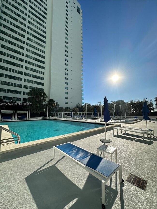 Building Photo - 1800 N Bayshore Dr