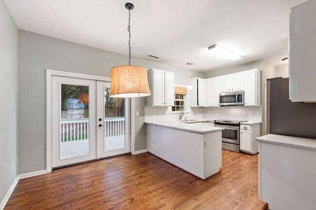 Building Photo - Charming 4-Bedroom with Backyard Retreat i...