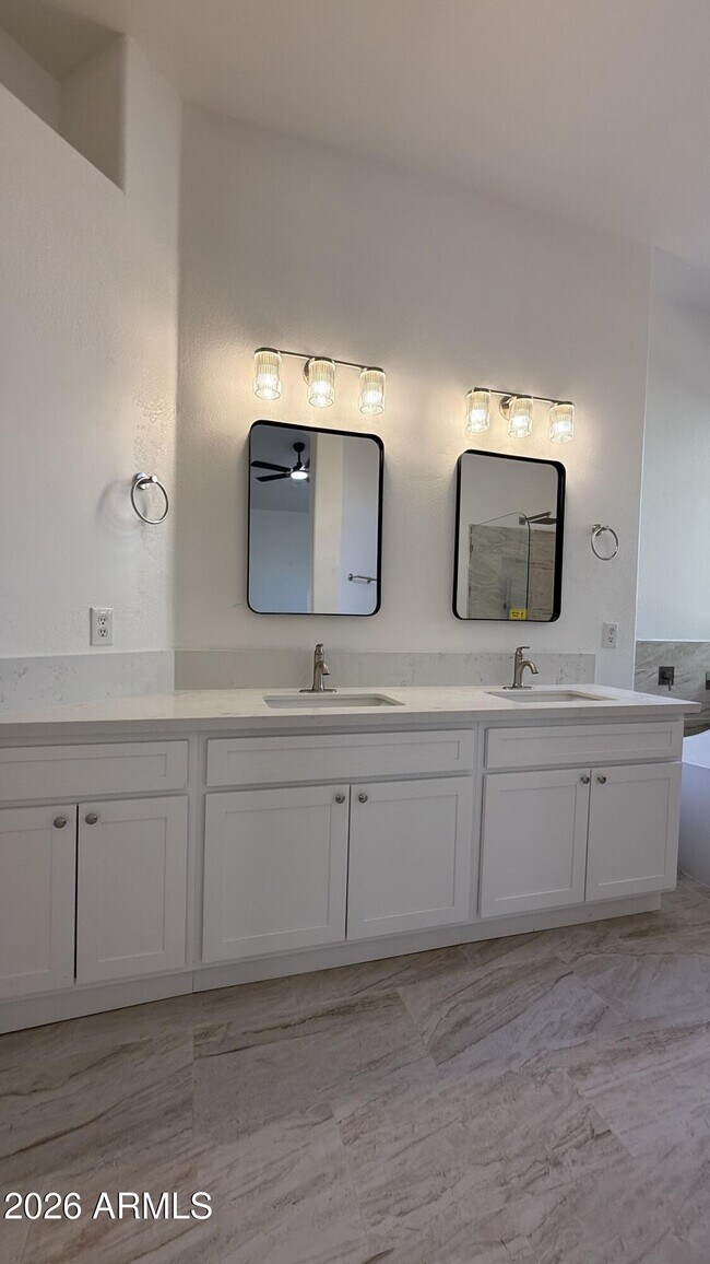 Building Photo - 5962 W Fieldstone Dr