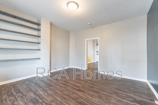 Building Photo - 1011 E Legrande Ave