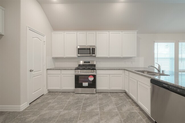 Building Photo - 40712 Guillemont Ln
