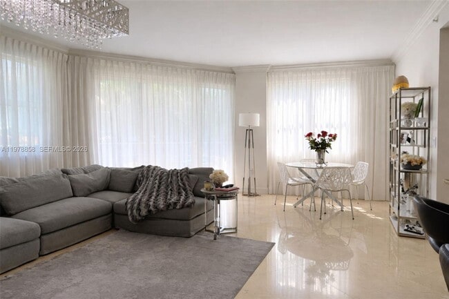 Building Photo - 20000 E Country Club Dr