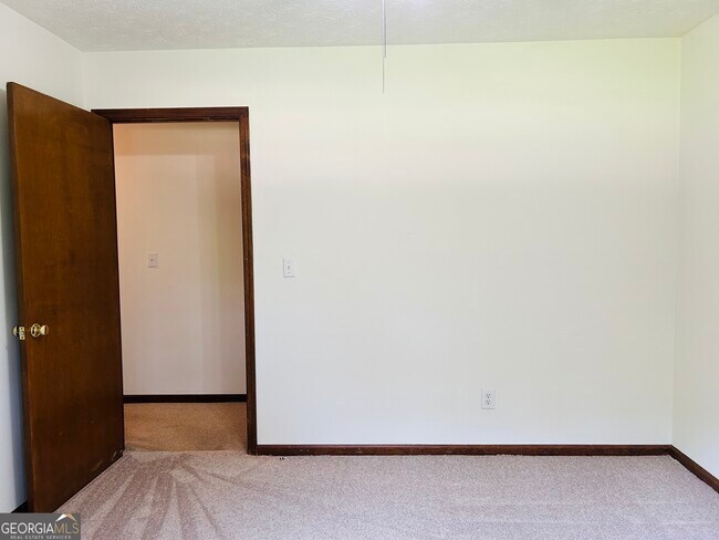 Building Photo - 5433 Wydella Rd SW