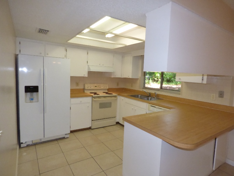 Building Photo - 795 Sweetbrier Dr