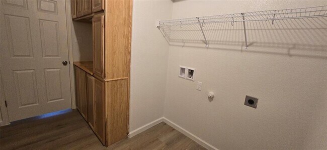 Building Photo - 606 Lakemont Dr