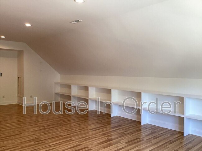 Building Photo - 49 White Ash Dr
